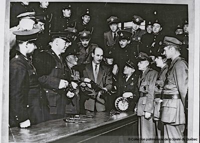 Cours de maniement d’armes à feu, vers 1955
